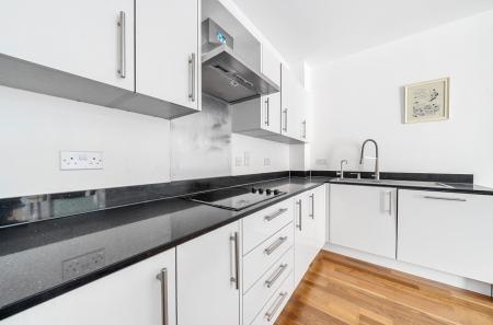 1319125-4-6863dbd...