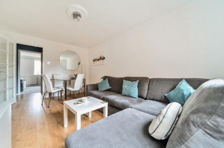 1327000-10-6878d2...