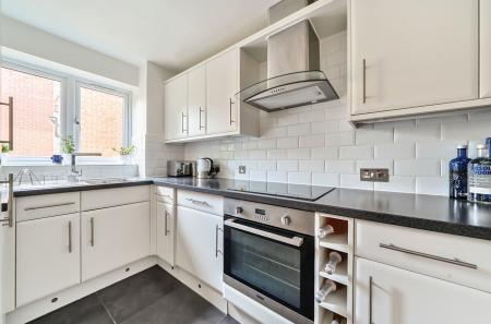 1327000-6-6878d27...