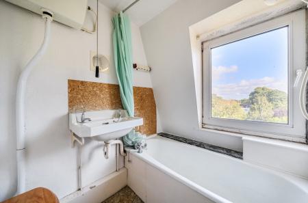 1347146-7-68b6ad1...