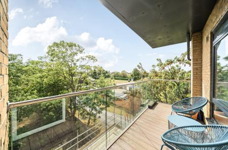 1344315-1-68b1b00...