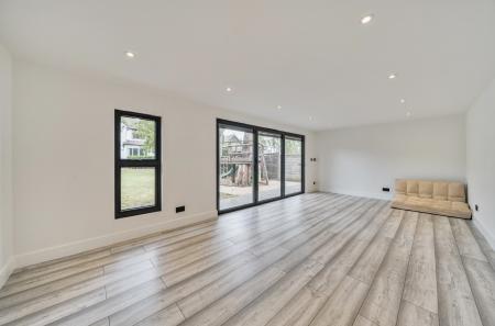 1345095-8-68b1896...