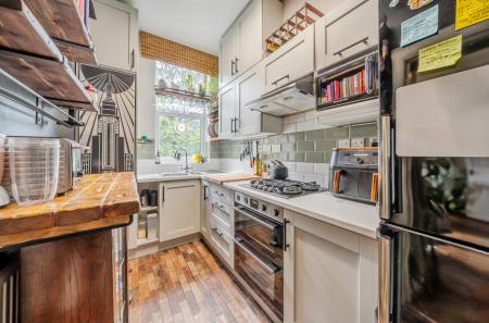 1360584-8-68dd30d...