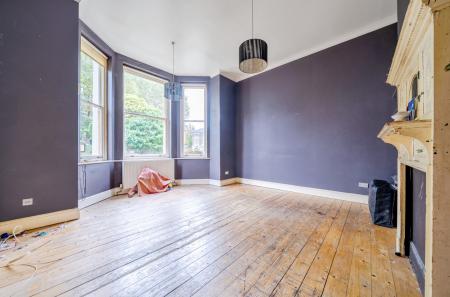 1368596-11-68f216...