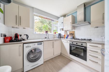 1372455-11-68fa38...