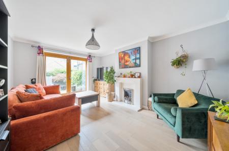 1372455-7-68fa21e...