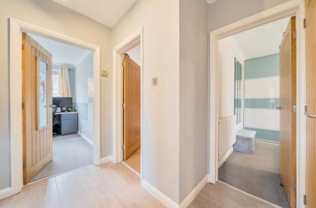 1372455-5-68fa208...