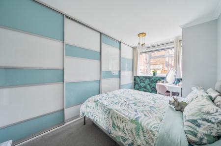 1372455-12-68fa39...