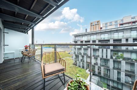 1371970-8-68fa049...