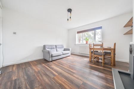 1376691-4-690dce8...