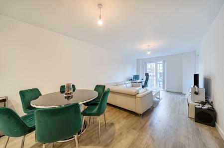 1369995-7-68fba32...