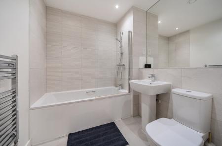 1369995-4-68fba28...