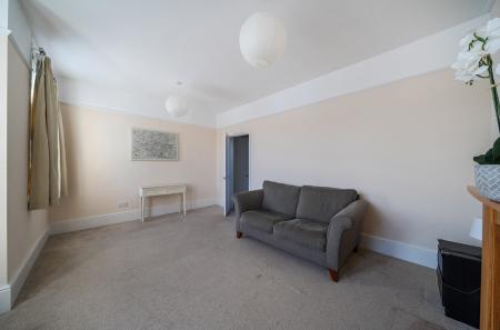 1386544-11-692eba...