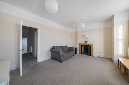 1386544-10-692eba...