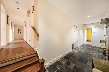 1389038-2-693a977...