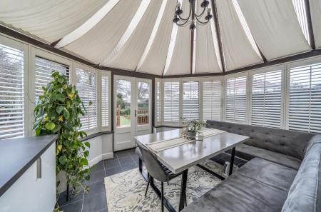 1395738-12-696912...