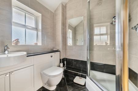 1312182-3-685fc8e...