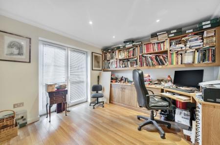 1312182-4-685fc90...