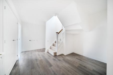 1386635-8-692de9d...