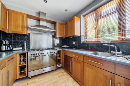 1321154-8-686d054...