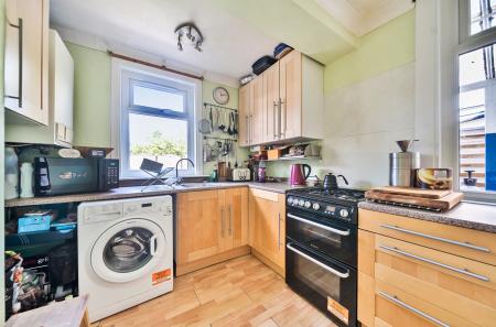 45-681b3a8108fca-...