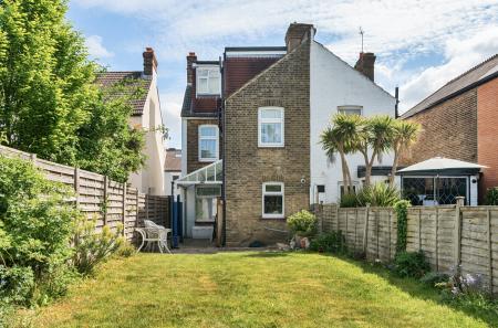 48-681b3a8e9f15c-...