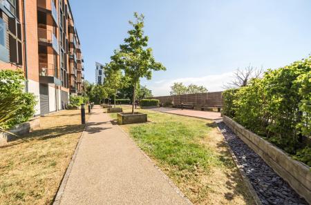 30-68235fc424936-...