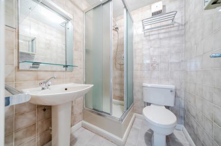 1300675-1-6837483...