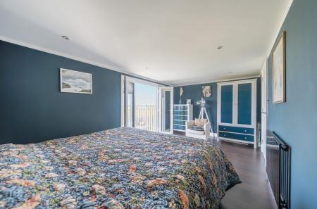 1311342-4-684c7a7...