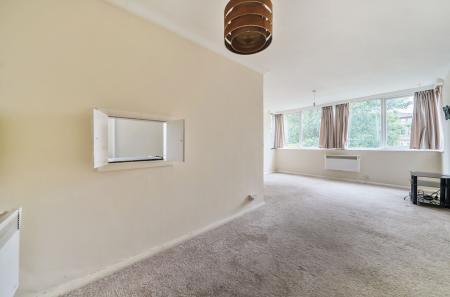 1310704-4-684aa24...