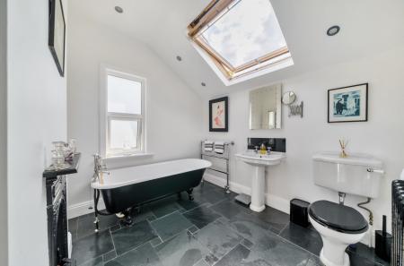 1316331-4-6866a82...