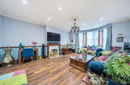 1326067-5-68793d9...