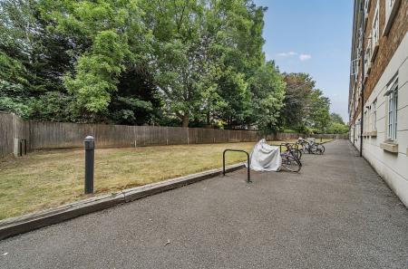 1328876-1-6881445...