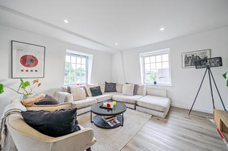 1328876-15-688143...