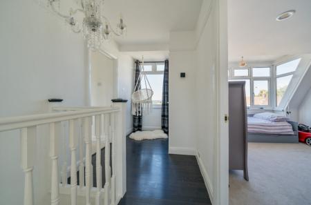 1336856-4-689b3ae...