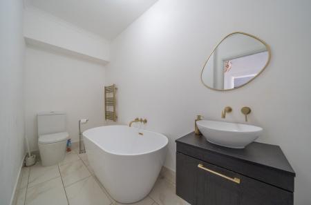 1336856-16-689b3e...