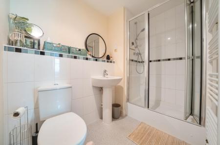 1340400-4-68a493d...