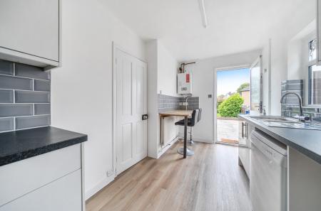 1364564-11-68e8e0...