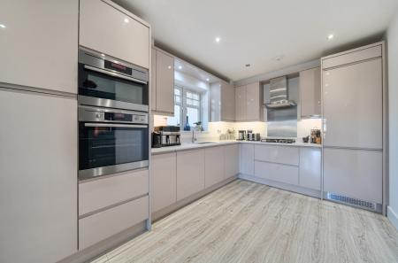 1361627-15-68e3ca...