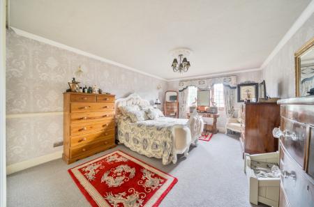 1363298-5-68e4faa...