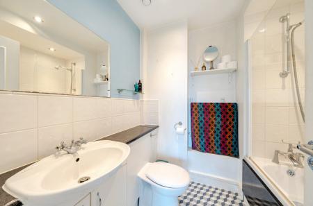 1369744-3-68f0e99...