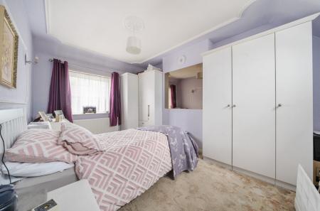 1369738-5-68f6433...