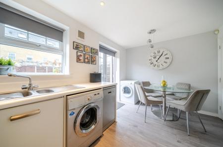 1372522-17-68ff72...