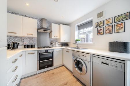 1372522-21-68ff72...