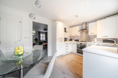 1372522-20-68ff72...