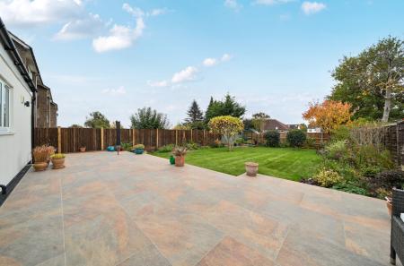 1371282-6-68ff5f0...