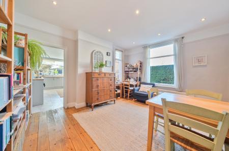 1371877-19-690350...