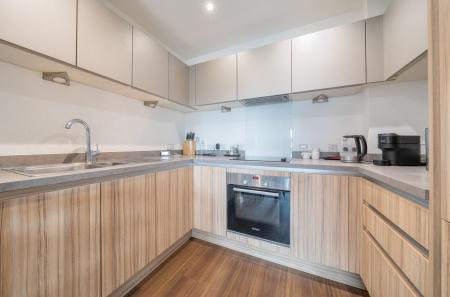 1373420-8-69037be...