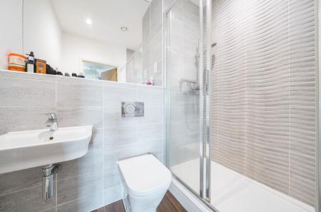 1373420-5-69037b8...