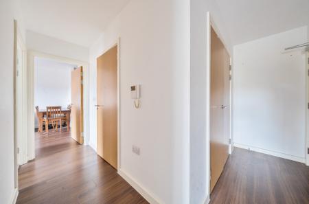 1373420-4-69037b6...